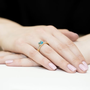 Pierścionek z Topazem 0,70ct z żółtego złota próby 585. W-0079T